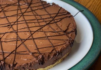 Chocolate cheesecake using natural cacao powder